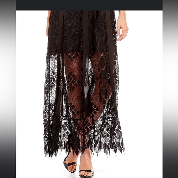 FOXIEDOX- Juliet One-Shoulder Lace Gown - Picture 3 of 5